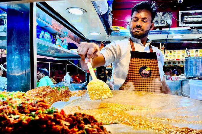 Mumbai: Street Food Tour - Meeting at Churchgate and catching the train