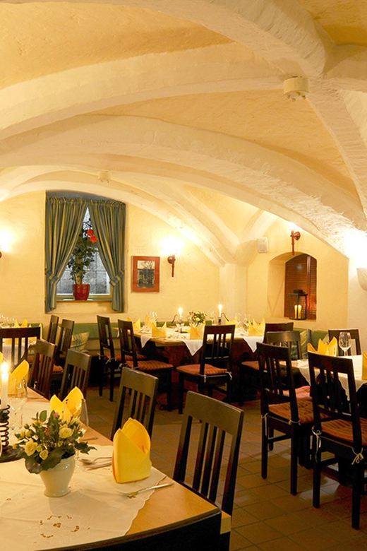 Munich: 3-Hour Culinary Nightwatch Tour - Meeting the watchman at Marienplatz