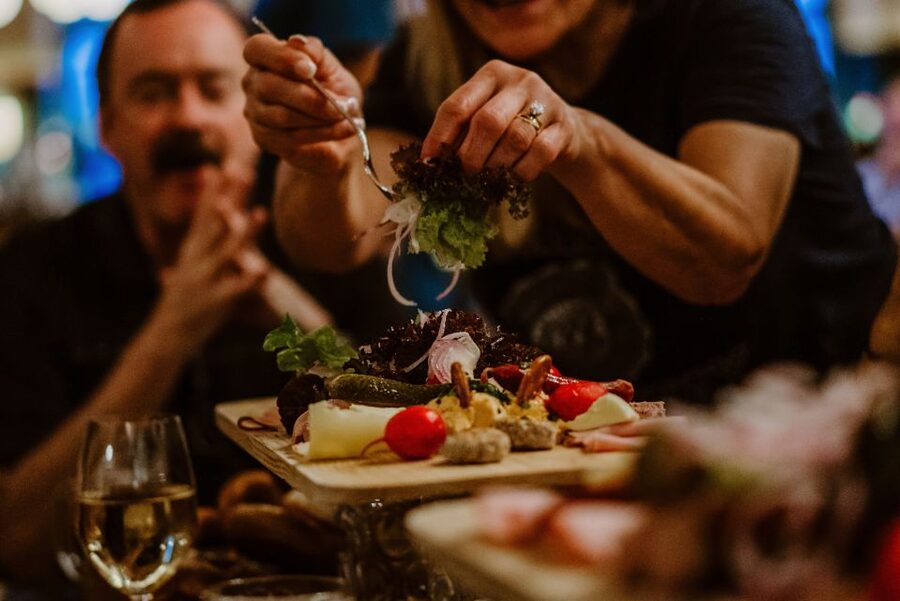 Munich: Beer and Food Tour with Dinner & Oktoberfest Museum - Starting at Radius Tours and getting into the city