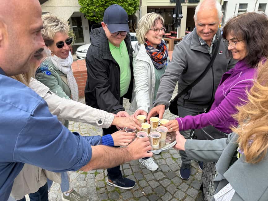 Munich: Viktualienmarkt & Altstadt Food Tour - Guide quality and the tone of the walk