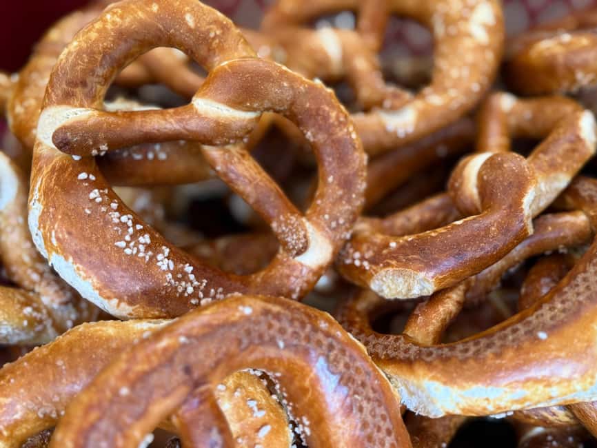 Munich: Viktualienmarkt & Altstadt Food Tour - A walking introduction to Munich’s old town