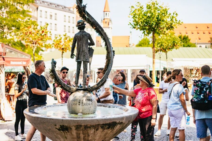 Munich: Viktualienmarkt Food Tour - Weißwurst, Pretzels, and Bavarian Sausage