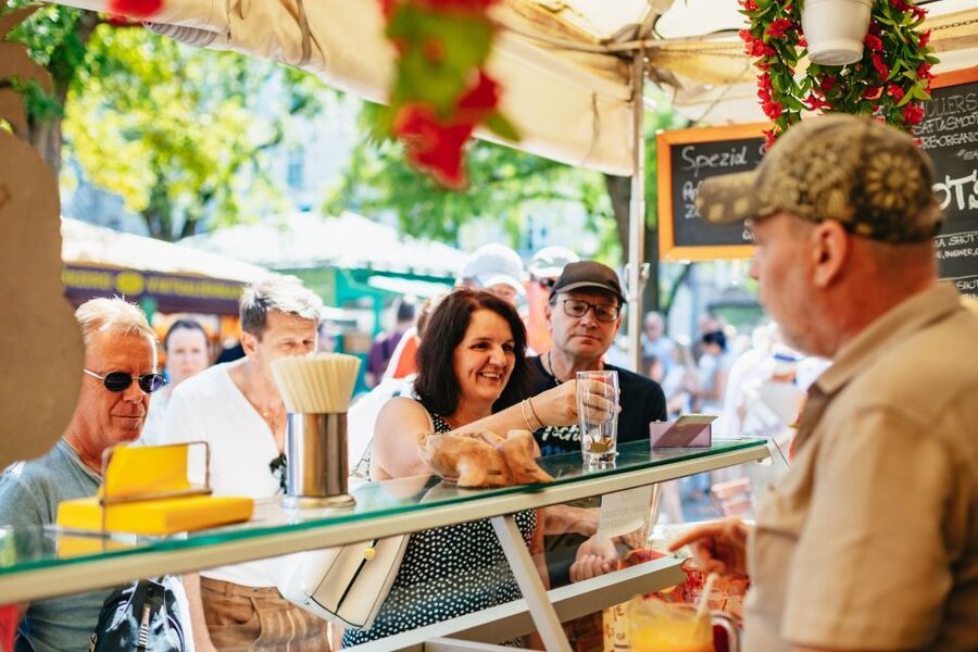 Munich: Viktualienmarkt Food Tour - Guides Who Make the Difference