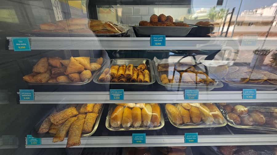 Muscat: Omani Food Tour with Shuwa & Halwa - Stop four: Omani bread with sweet and savory toppings