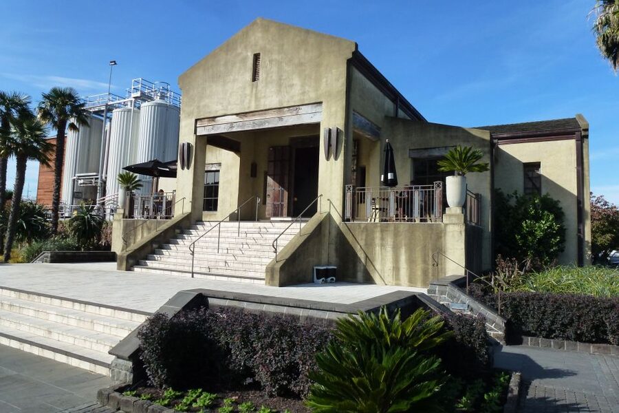 Napier: Winery + Gin Tasting Tour with Lunch Thu Fri Sat - National Distillery brings gin into the afternoon