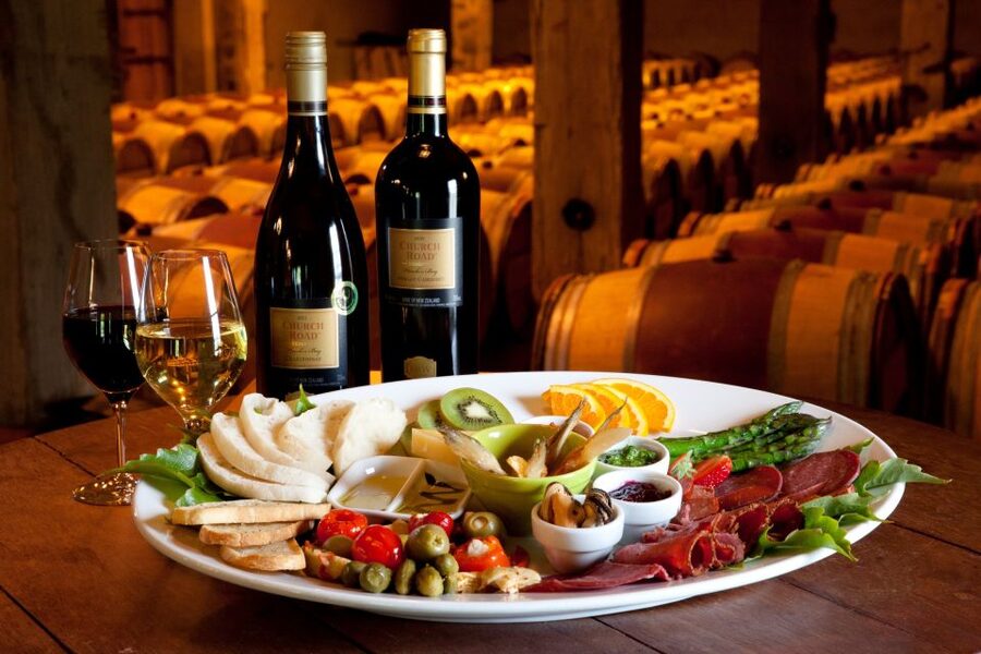 Napier: Winery + Gin Tasting Tour with Lunch Thu Fri Sat - Who should book this experience?
