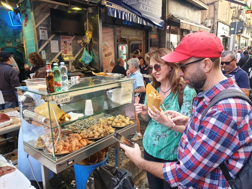 Naples: Food Tour with Davide - Fried Pizza And Traditional Pizza In Naples