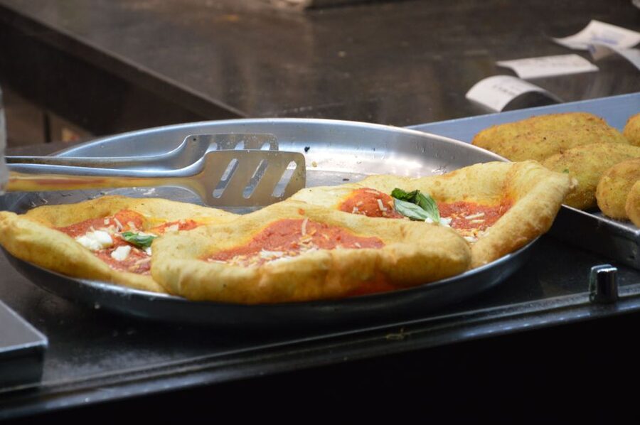 Naples: Pizza and Beyond Food Tour - Fried pizza and its street-food story