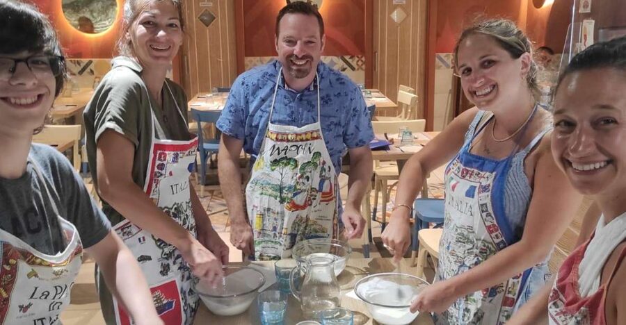 Naples: Small Group Pizza Making with Drink Included - Inside one of Naples’ oldest pizzerias