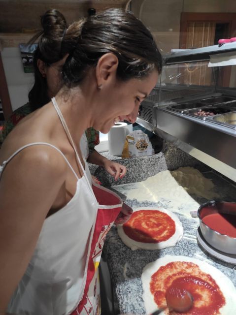 Naples: Small Group Pizza Making with Drink Included - Who should book this experience?