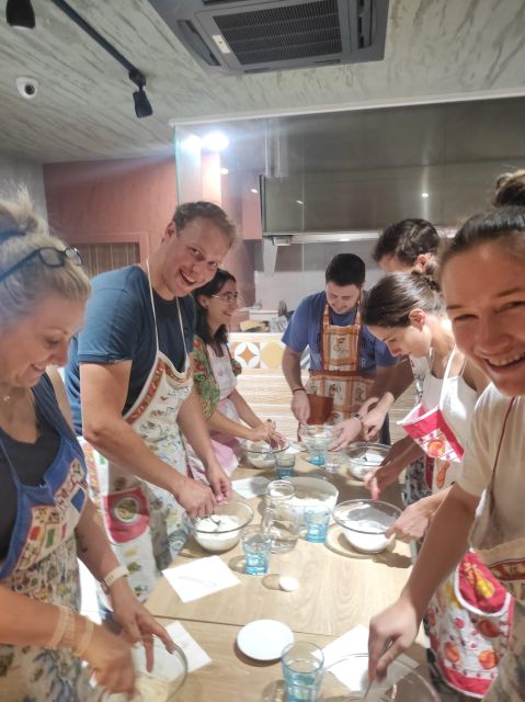 Naples: Small Group Pizza Making with Drink Included - Meeting at the Fontana del Nettuno