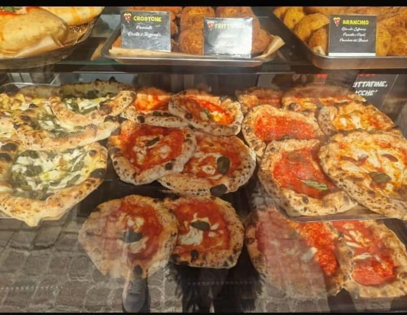 Naples: Street Art, Wine and Food Tasting Walking Tour - Palazzo dello Spagnuolo and the street art