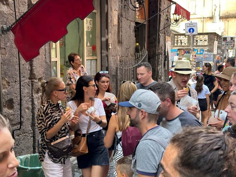 Naples: Street Food and Guided Sightseeing Walking Tour - Via dei Tribunali and Naples on a plate