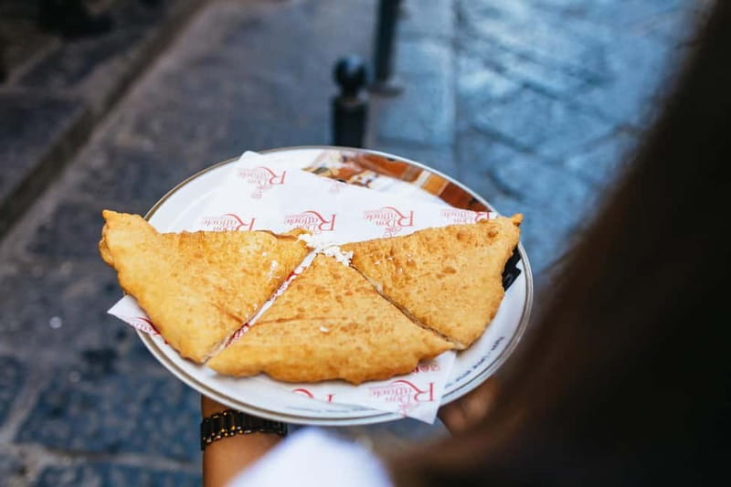 Naples: Street Food Walking Tour with Local Guide - Guide Style and Group Atmosphere