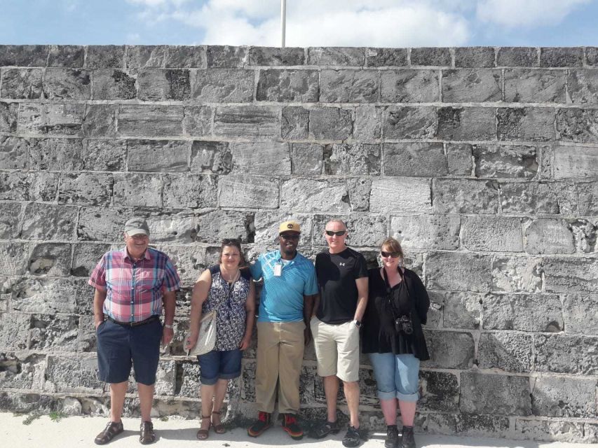 Nassau: Sip, Sample & See, Food & History Bus Tour - Rum cake, spirits, tropical drinks, and bush tea