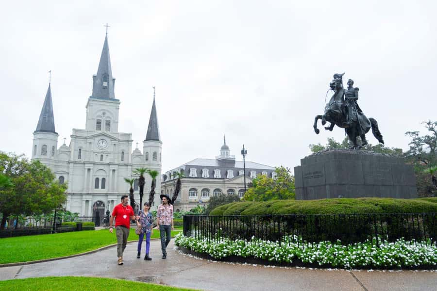 New Orleans: Beloved Bites & Famous Dishes Food Tour - Key points to know before you book