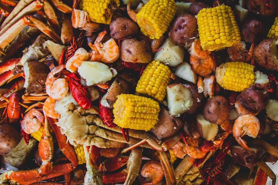 New Orleans: Food Tour with Seafood Boil in French Quarter - Drinks, cocktails, and the age rule