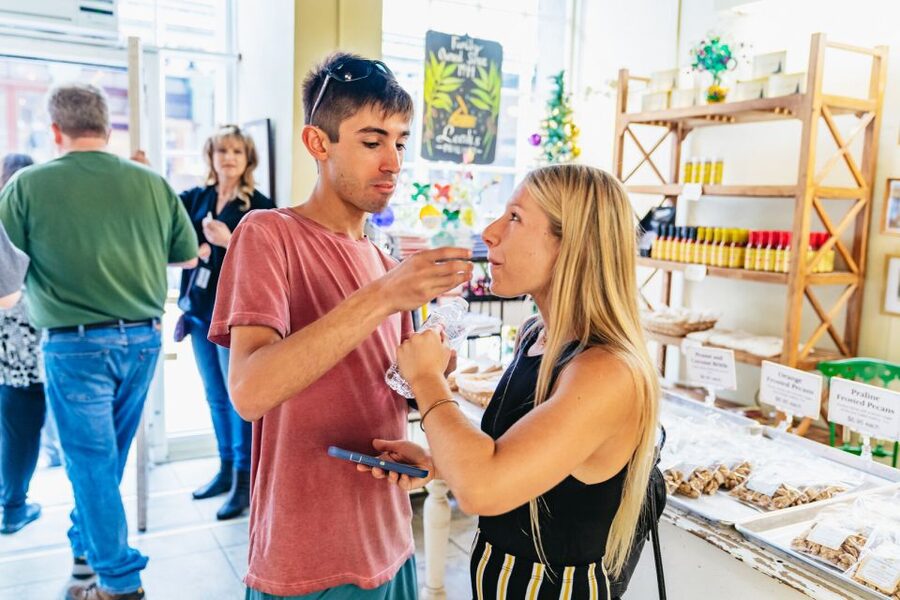 New Orleans: French Quarter Food Tour with Tastings - Chargrilled oysters and the taste of New Orleans