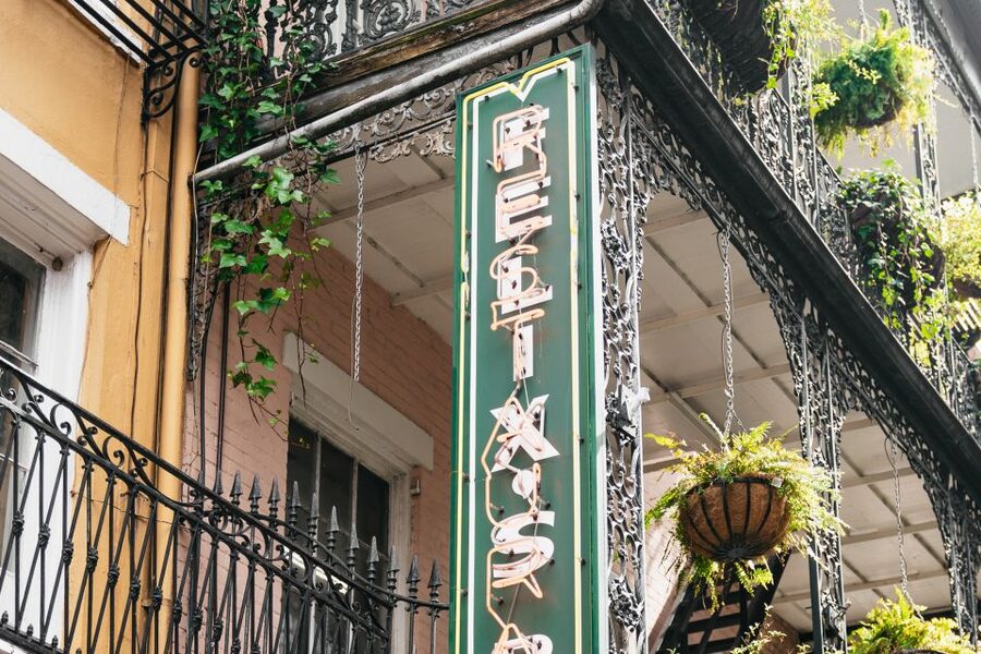 New Orleans: French Quarter Food Tour with Tastings - Four seated restaurants and two sidewalk stops