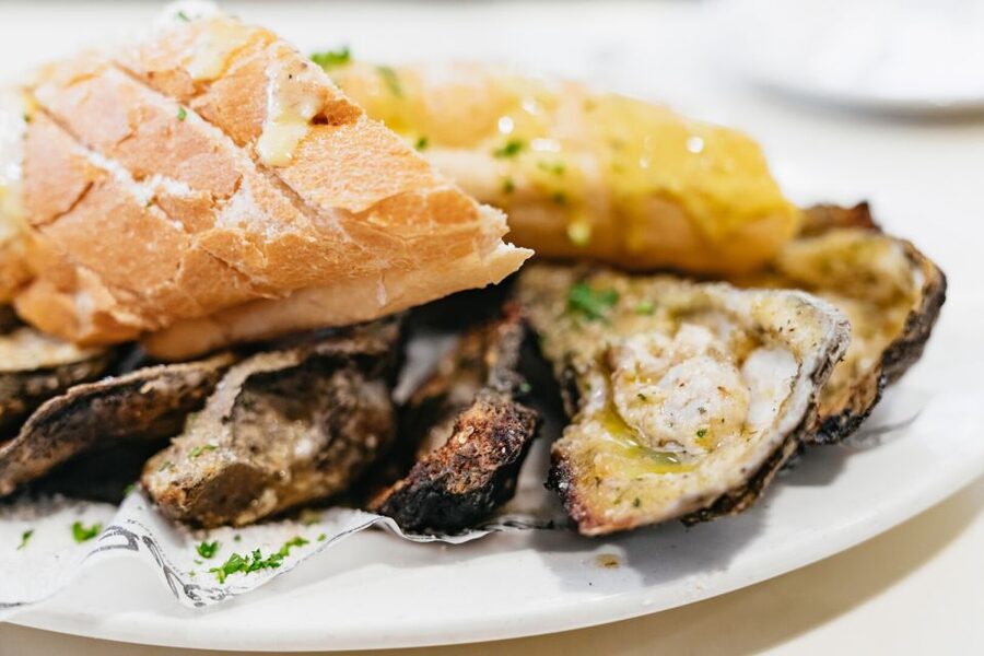 New Orleans: French Quarter Food Tour with Tastings - Six tastings, not one oversized meal