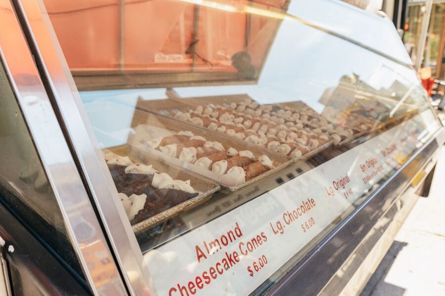 New York City: Little Italy Italian Food Tasting Tour - Ferrara Bakery and the final sweets