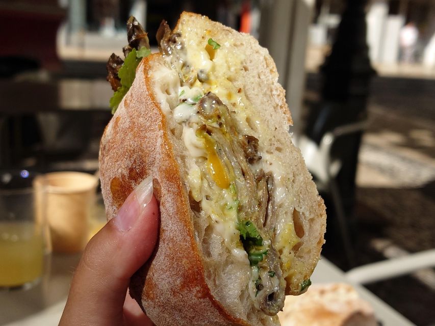 No Diet Club - Unique food tour in Lisbon with many Tastings - The prego is the hearty finish