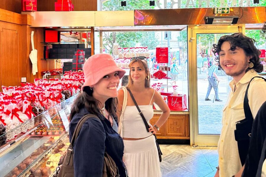 NO DIET CLUB - Unique local food tour in Aix en Provence - The first tastes: brioche, markets, and local produce