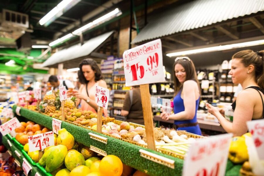 NYC: Chelsea Market & High Line Food & Culture Walking Tour - Saxelby Cheesemongers and New York State cheese