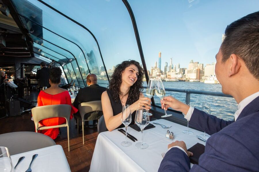 NYC: Christmas Eve Gourmet Brunch or Dinner Harbor Cruise - The skyline tour from your dinner table