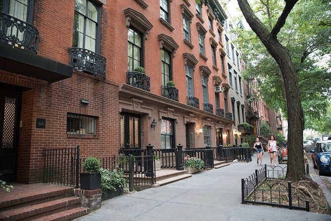 NYC: Greenwich Village Food Tour with 6 Locals Favorites Dishes - Cupcake and cookie stops keep the sweet tooth busy