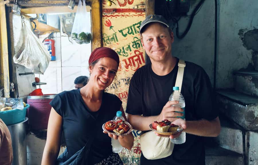 Old Delhi: 3-hour Street Food Tour - Gurudwara Sis Ganj and the meaning of community service