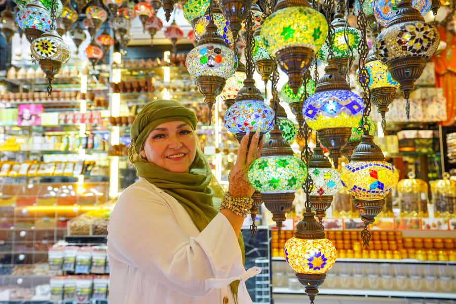 Old Dubai Historic Guided Tour: Creek, Street Food & Souks - Who should book this Old Dubai experience?