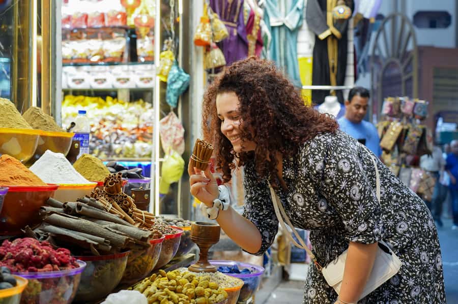 Old Dubai: Premium Guided Tour with Street Food & Abra Ride - Timing, Comfort, and Who Should Book