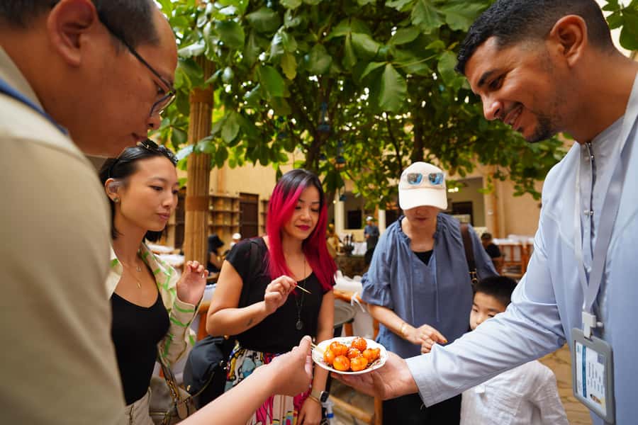 Old Dubai: Premium Guided Tour with Street Food & Abra Ride - Should You Book This Old Dubai Experience?