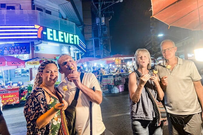 Old Town Chiang Mai Food Tour with 10+ Local Dishes Tastings - Walking to Wat Lok Molee