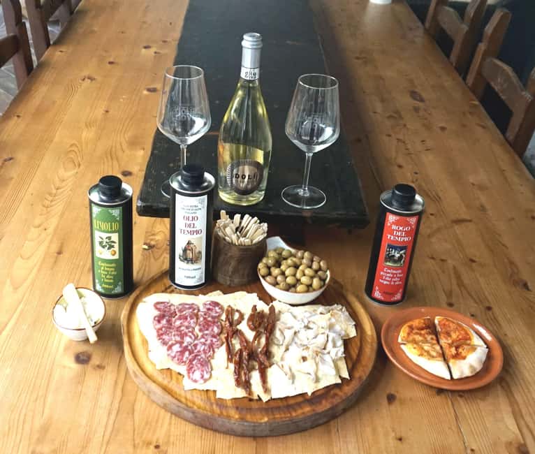 Olive Oil Museum: Extravirgin school - Food & wine tasting - The 20-minute lesson: learning what good oil tastes like
