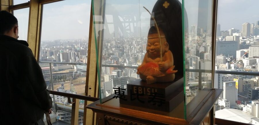 Osaka: Five Must-See Highlights Walking Tour & Ramen Lunch - Kuromon Market: food, history, and guided choices
