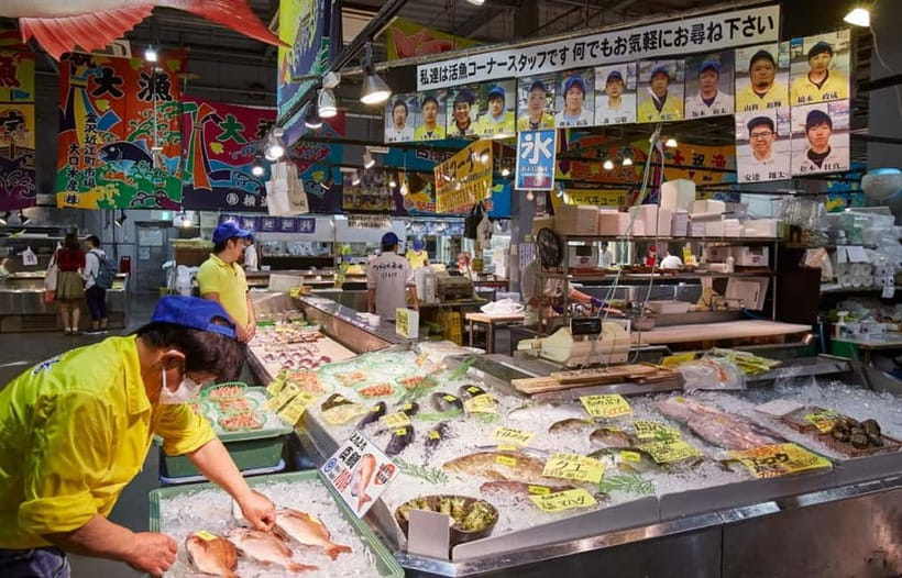 Osaka: Wakayama Cat Train, Seafood market, Hot Springs Tour - ToreTore Market and the live tuna cutting