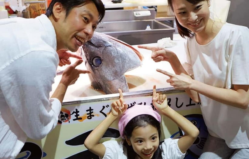 Osaka: Wakayama Cat Train, Seafood market, Hot Springs Tour - Sandanbeki Cave and old coastal legends