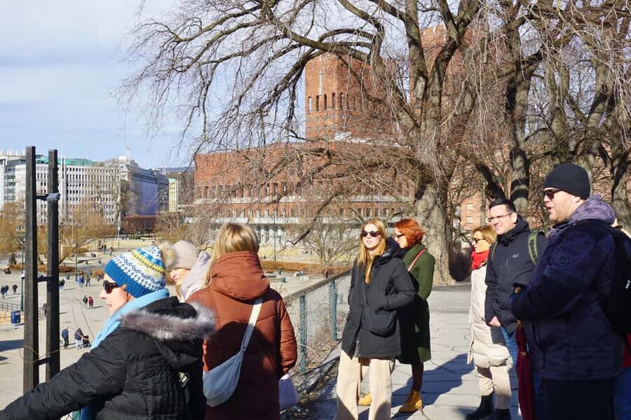 Oslo: Tour with a Michelin star chef - The Norwegian Parliament and Oslo’s civic center
