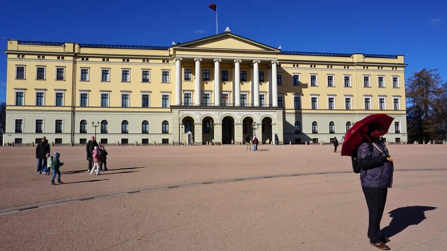 Oslo: Tour with a Michelin star chef - The Christmas market and seasonal Norwegian customs
