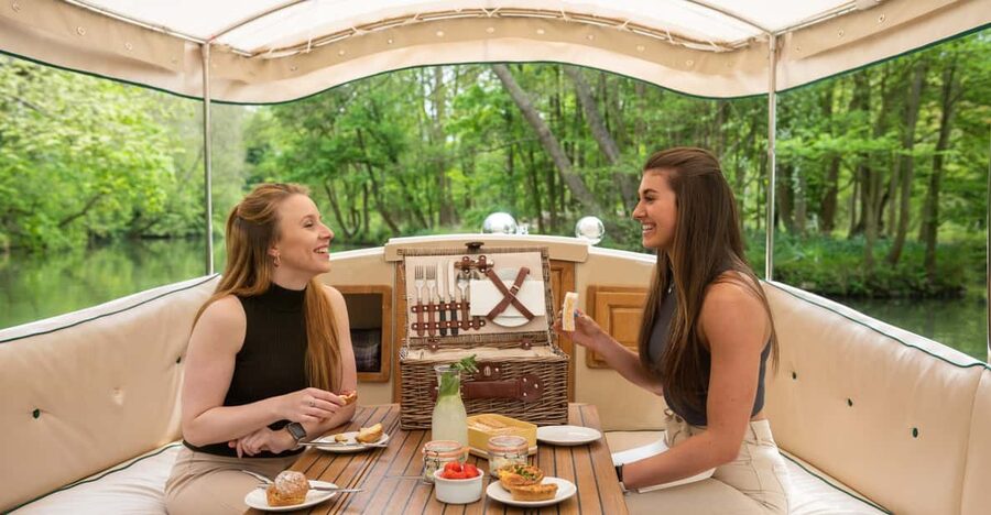 Oxford: Scenic Sightseeing Cruise with Gourmet Picnic - Why Oxford Looks Better at River Level
