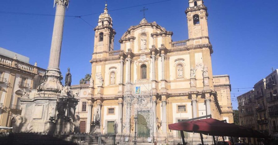 Palermo: Street Food Walking Tour at Sunset - Pretoria Fountain and the stories behind Palermo’s squares