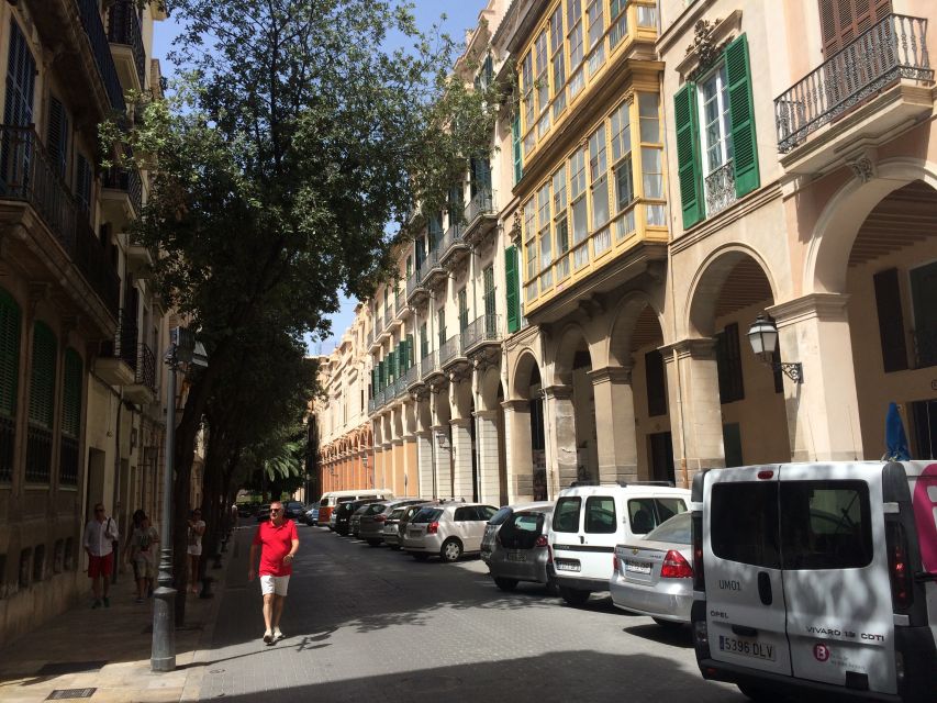 Palma: Culinary Tapas Tour of the Old Town - Es Baluard and the walk along Passeig del Born