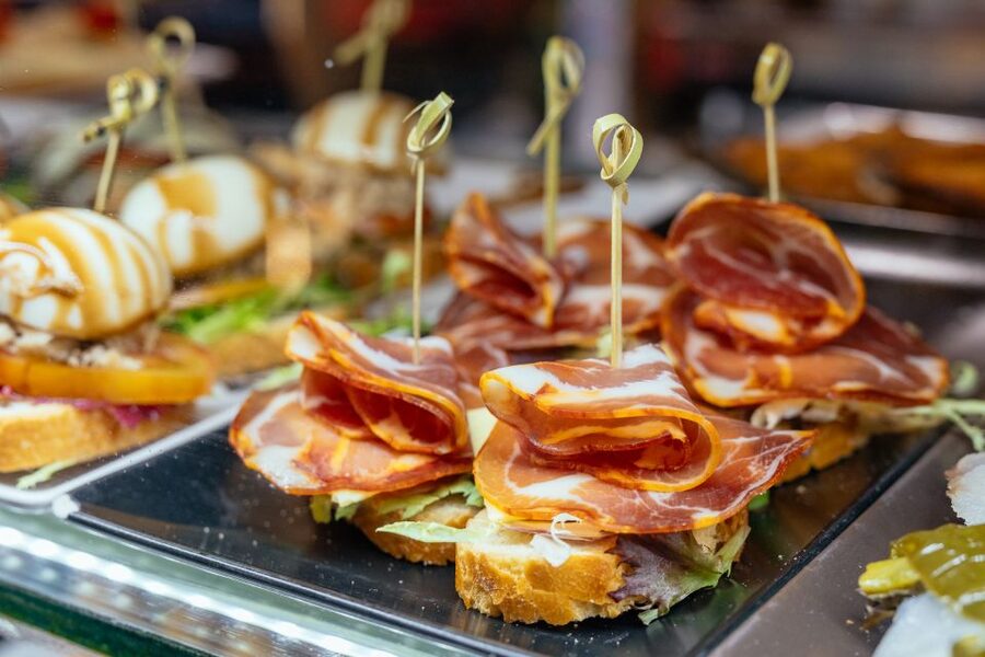 Palma de Mallorca: 10 Tastings Private Food Tour - Palma’s market as a food classroom