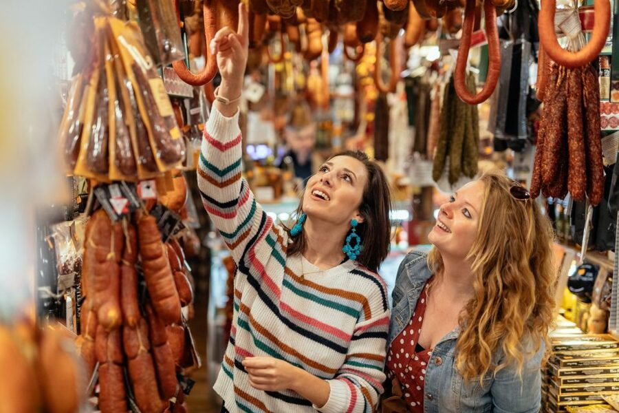 Palma de Mallorca: 10 Tastings Private Food Tour - Tapas, fruit, drinks, and something sweet