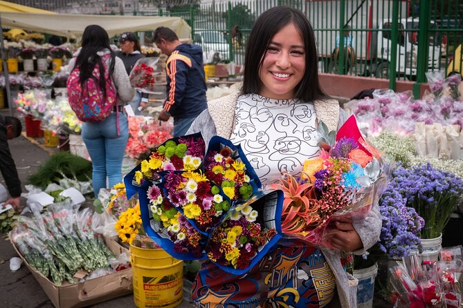 PALOQUEMAO MARKET FOOD TOUR. EXOTIC FRUIT. LOCAL SNACKS. /Min 2 pax - Breakfast adds substance, not just decoration