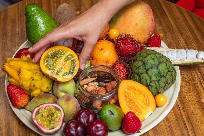PALOQUEMAO MARKET FOOD TOUR. EXOTIC FRUIT. LOCAL SNACKS. /Min 2 pax - The fruit tasting is the heart of the morning