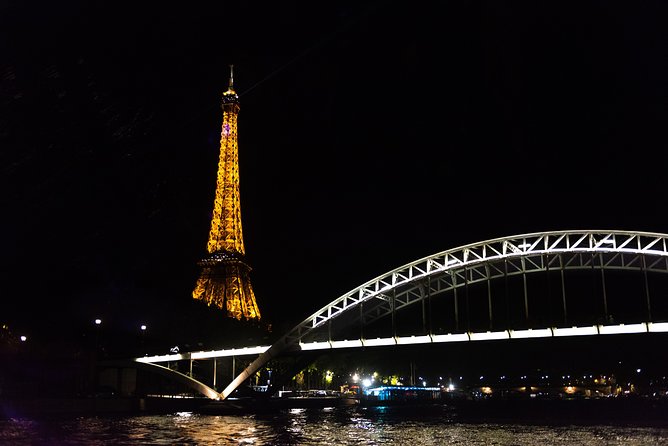 Paris 3-Courses Gourmet Dinner Seine River Cruise with Champagne - The Statue of Liberty and Trocadéro views
