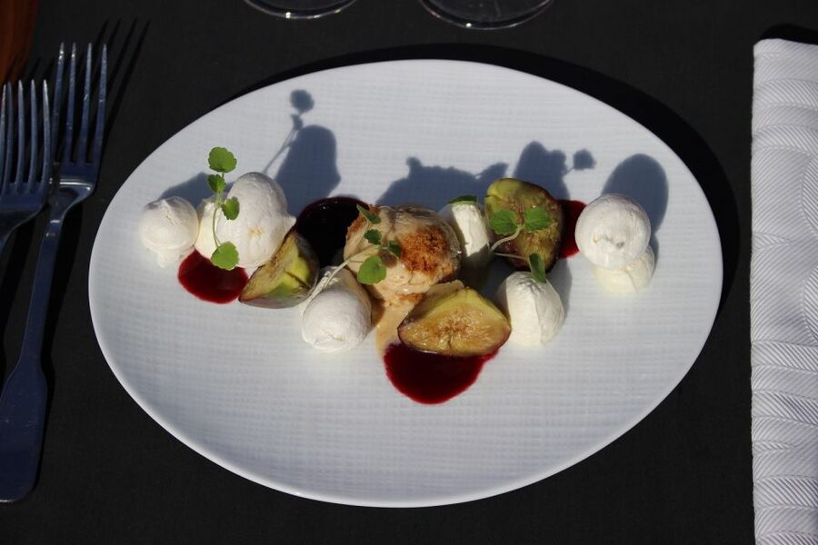 Paris: Bustronome Gourmet Dinner Tour - A six-course menu built for a moving bus